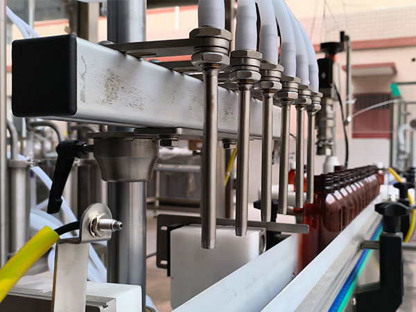 自動(dòng)化液體灌裝機(jī)設(shè)備