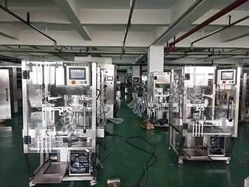 >星火的液體灌裝機(jī)系列的紅油豆瓣醬灌裝機(jī)的車間圖